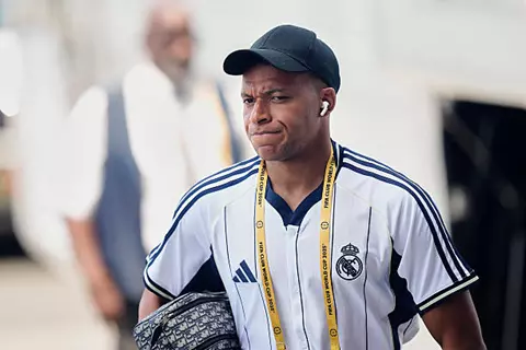 غادروا إلى المطار بدونه.. ما سبب تأخر مبابي عن بعثة ريال مدريد عقب مباراة دورتموند؟